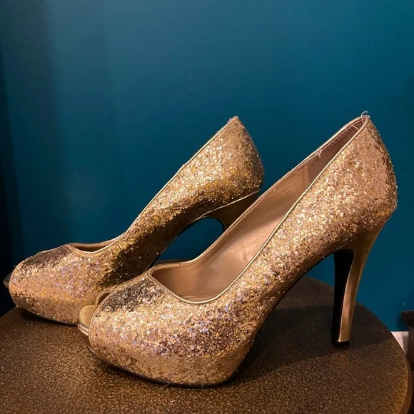 Shoes Nine West Glitter Gold Sz Peep Toe Pump Poshmark